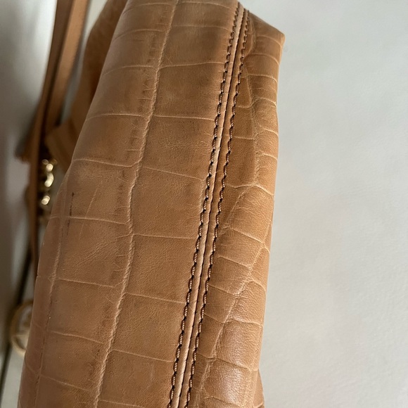 Mickael Kors crossbody tan leather and gold bag - Picture 9 of 16